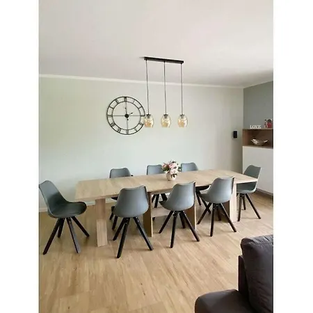 With 4 Bedrooms Pouch