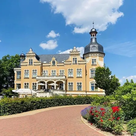 With 4 Bedrooms Ferienhaus Pouch