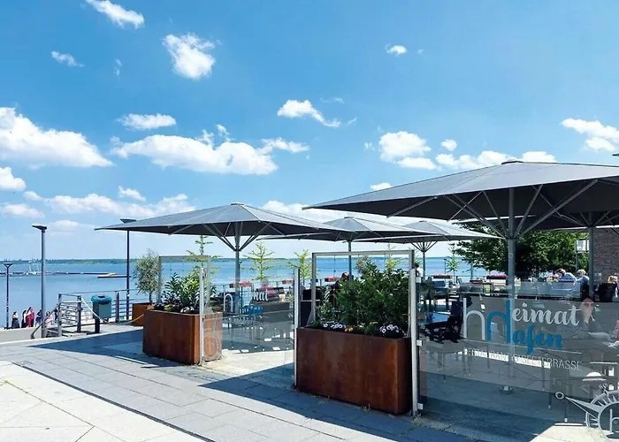 With 4 Bedrooms * Pouch